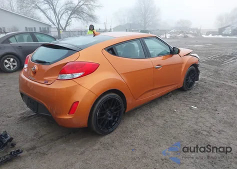 2015 Hyundai Veloster Re:flex z USA, uszkodzony, nr VIN KMHTC6AD0FU223189